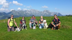 huskystuff-aktivitäten_blog-201609254-huskywanderung-gruppe  